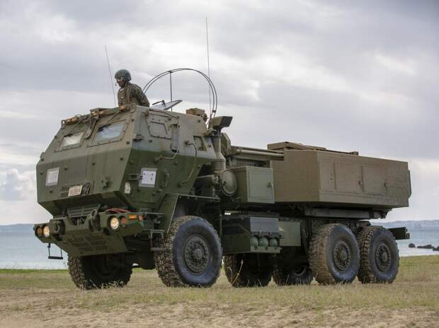 Реактивная система залпового огня HIMARS© Фото : U.S. Marine Corps photo by Lance Cpl. Joshua Sechser