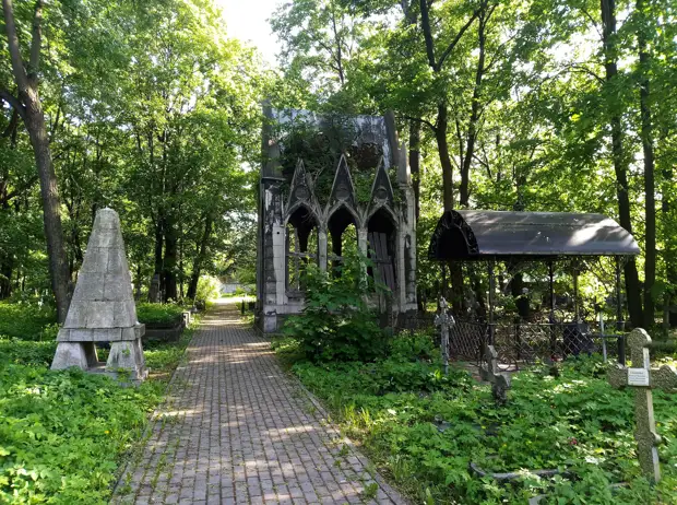 В Маяковке обсудят проблемы исторических некрополей Петербурга