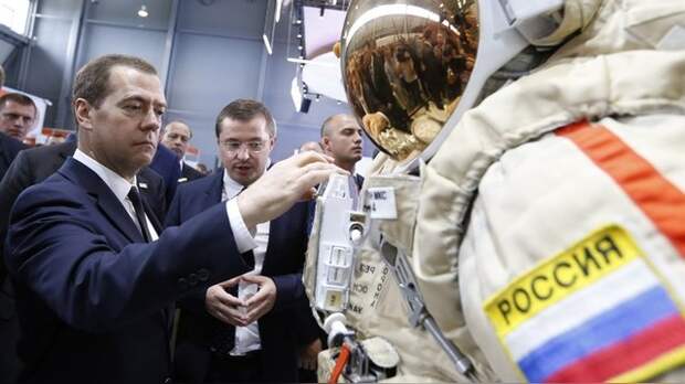 Sankei: Дмитрий Медведев испортил японцу всю радость от полета в космос