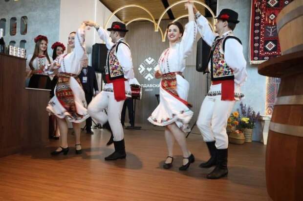 «Танцевали в РФ перед головорезами» – спикер парламента Молдовы об ансамбле «Жок»