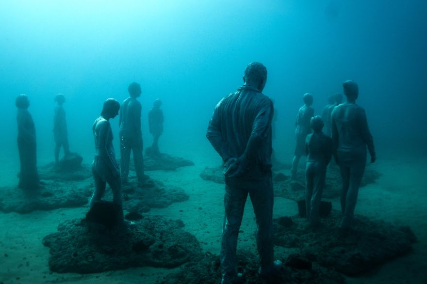 breathtaking-underwater-museum-turns-ocean-floor-into-art-gallery-and-doubles-as-artificial-ree-12__880