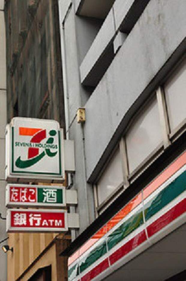 4. Во всех магазинах 7-Eleven есть банкоматы и даже туалеты вещь, реалия, япония
