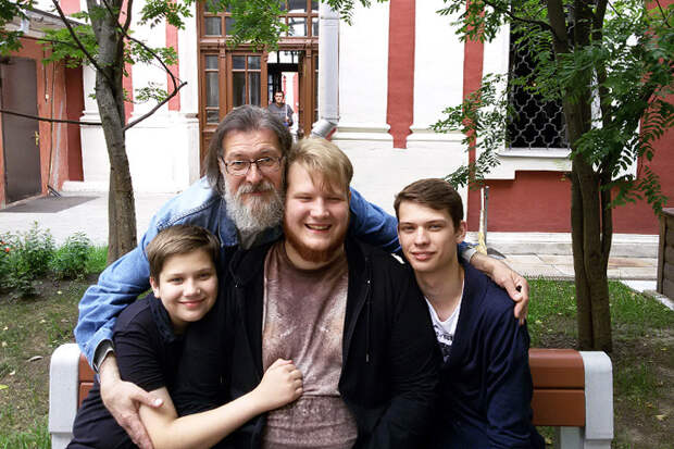 Владимир Баранов. Отец троих сыновей, 12-летнего Василия, 17-летнего Алексея и 22-летнего Сергея жизнь, истории, отец и дети, родители, семья