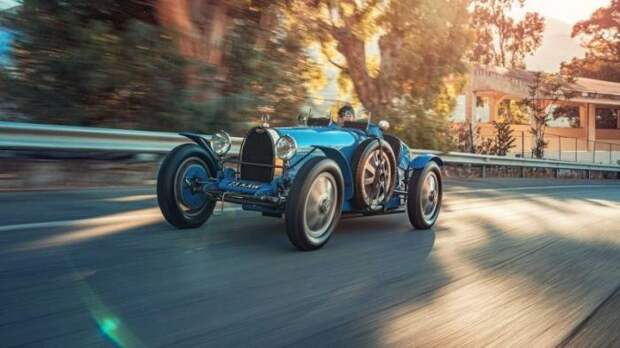 Историческая встреча Bugatti Divo и его старшего брата Type