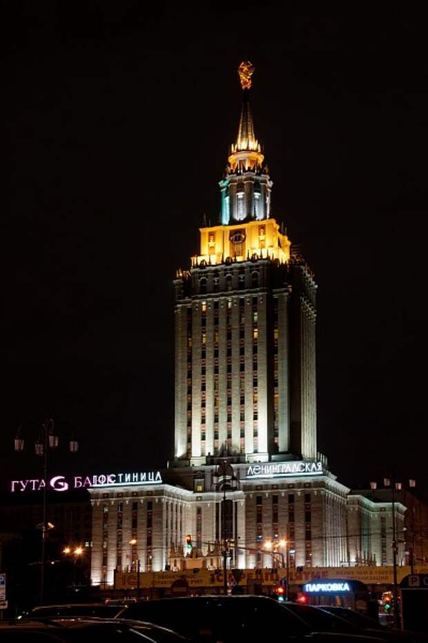 гостиница "Ленинградская", Хилтон Москоу Ленинградская, Hilton Moscow Leningradskaya, Муниципальное здание Манхэттон, Дворец Советов, храм Христа Спасителя, бассейн Москва, архитектор Поляков, сталинские высотки, высотка в зарядье, история сталинских высоток, 