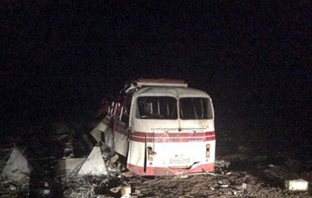 При взрыве автобуса в Донбассе ранен 21 человек