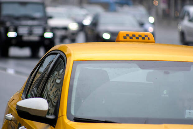 Цены на такси в Москве выросли в 4 раза из-за ливня