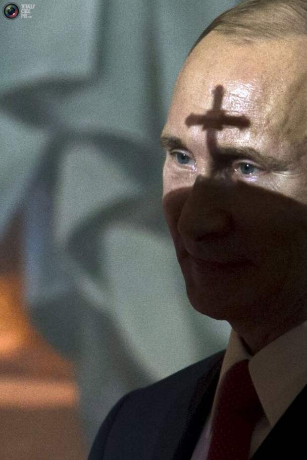 Путин с крестом