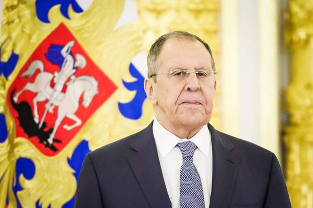Лавров прокомментировал планы Британии и Франции передать Украине ядерное оружие
