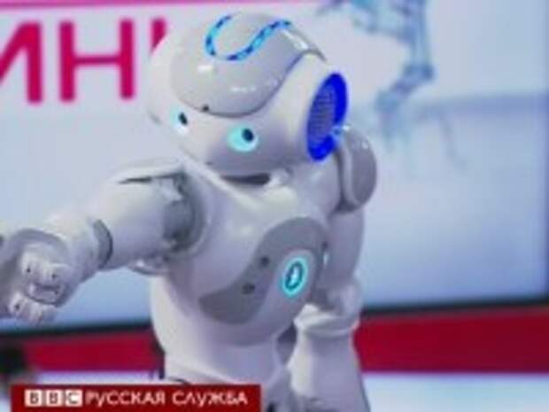 Робот спасла девочку. Грустный робот. Робот спасла девочку. Робот и фрэнк (2012). Робот спасла девочку.