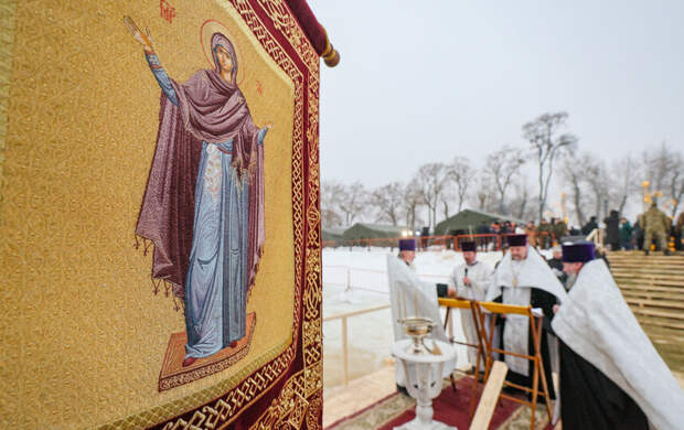 Александр Беглов окунулся в купель у Петропавловской крепости