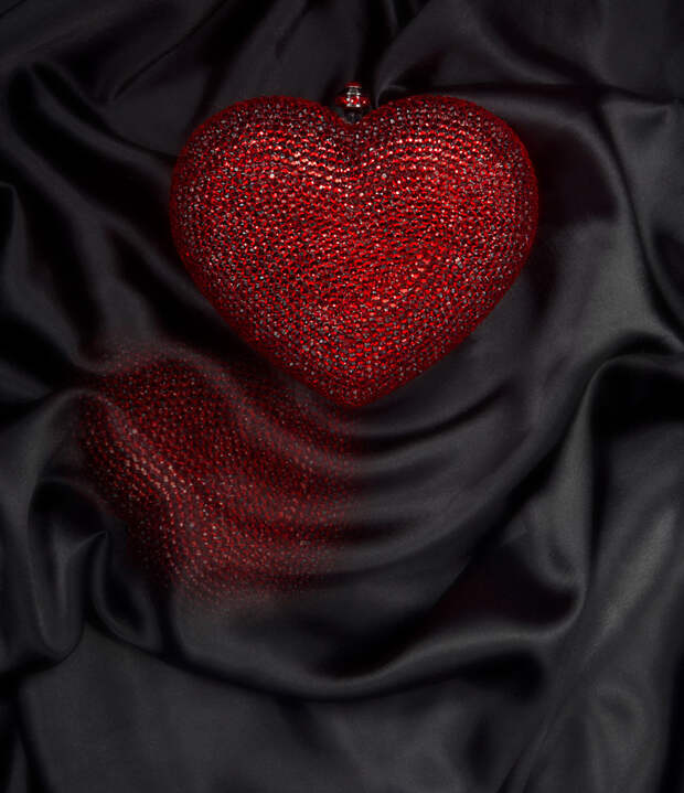 Red-Heart-Crystal-Clutch-Bag-1