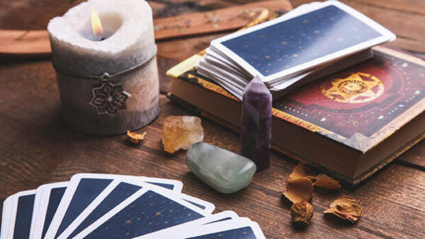 Опасные иллюзии или внезапный куш: подробный Таро-прогноз на выходные, 18–19 апреля