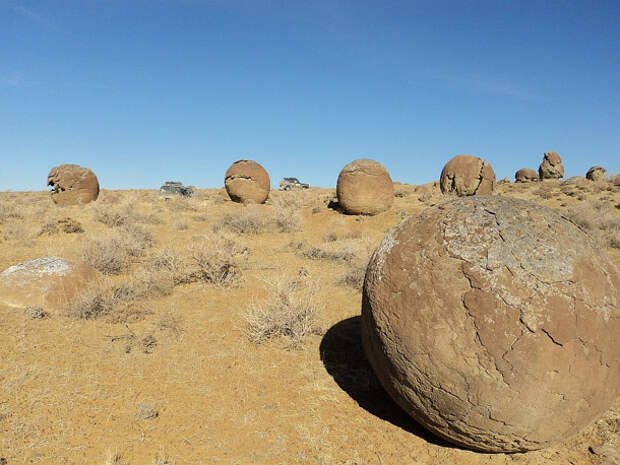 Каменные шары плато Устюрт путешествия, факты