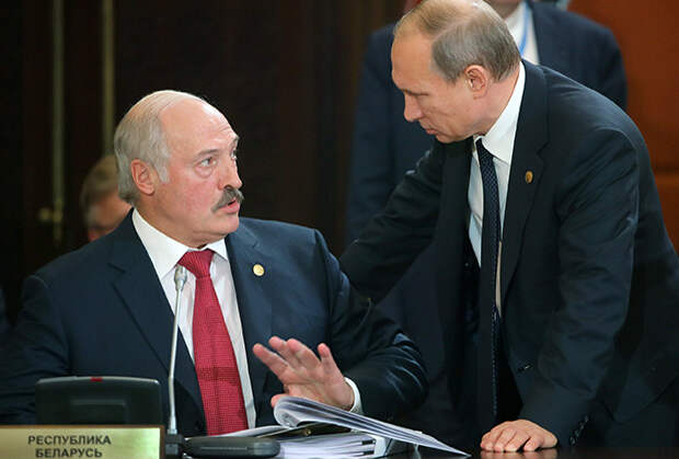 Владимир Путин и Александр Лукашенко во время заседания Высшего Евразийского экономического совета