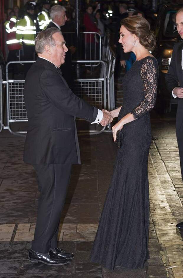 Kate Middleton Little Baby Bump In Lace Dress Diane Von Furstenberg