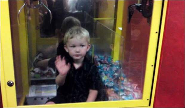 дети без присмотра, если оставить деей на минуту, не следить за детьми, дети в неловких ситуациях