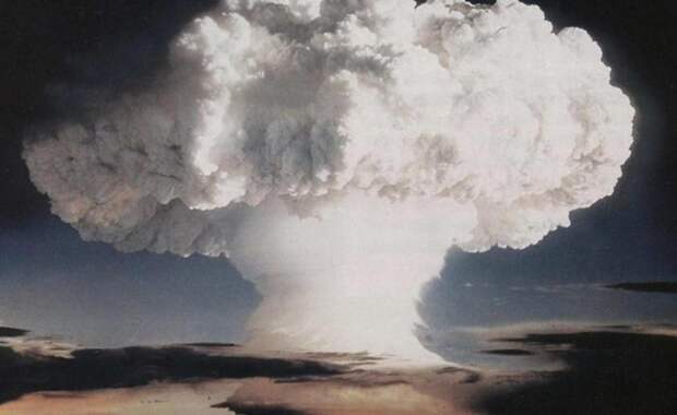 Как работает водородная бомба (6 фото) Как работает водородная бомба (6 фото)