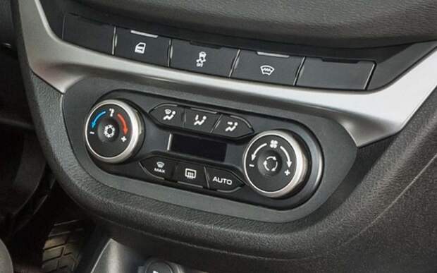 Назван срок возвращения климат-контроля на автомобили Lada