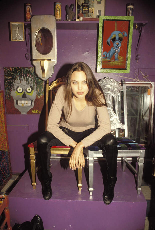 Анджелина Джоли (Angelina Jolie) в фотосессии Мишеля Буркара (Michel Bourquard) (1994), фото 25