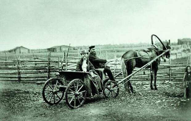 Св. прав. Иоанн Кронштадтский на родине в селе Сура