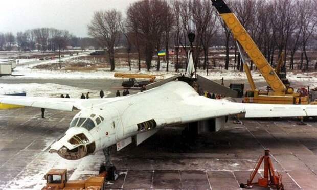 Прилуки, 1998 г. Разделка первого из 19 уничтоженных украинских Ту–160, бортовой номер «24». история, кадры, события