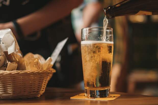 Ученые из Австралии назвали снижающий риск развития деменции алкогольный напиток