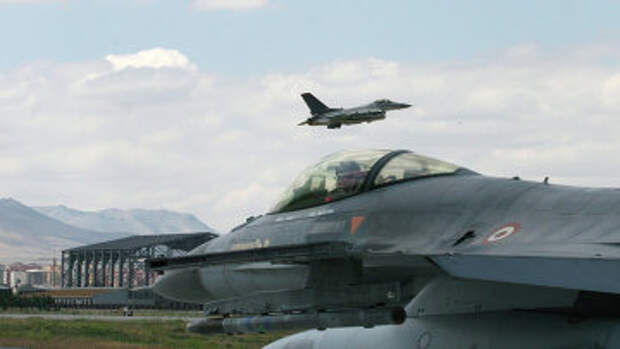 Турецкие истребители F-16 . Архивное фото