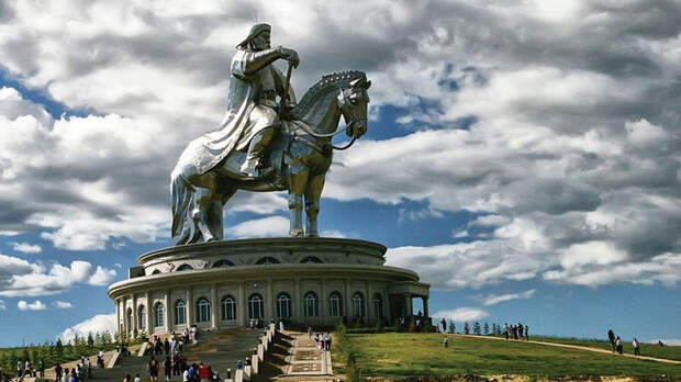 У Чингисхана было 500 жён и просто уйма детей. Каждый десятый житель Центральной Азии является его дальним потомком.