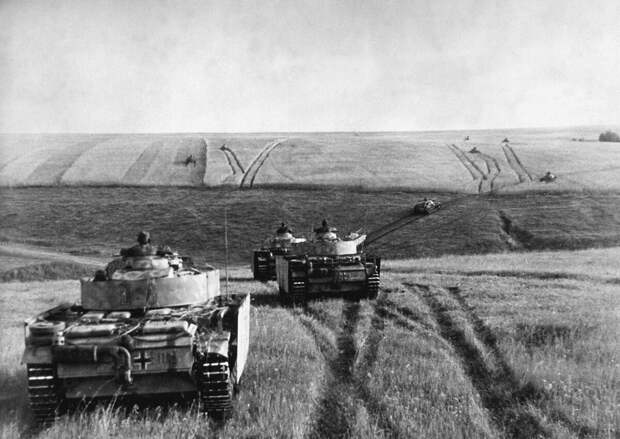 Немецкие танки на Курской дуге (источник:https://clck.ru/33NhLh)