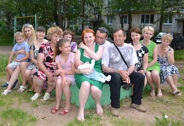 Русские часто живут с родителями.