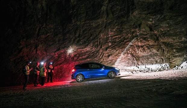 400 метров под землей: гонка на Ford Fiesta ST в соляной шахте ford, ford fiesta, авто, автомобили, видео, реклама, тоннель, шахта