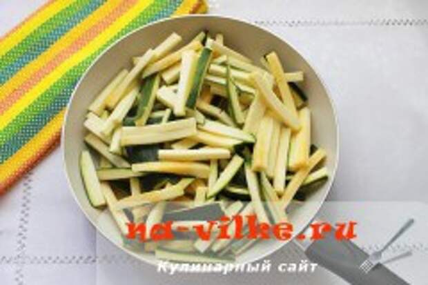 Паста с цукини и вялеными помидорами