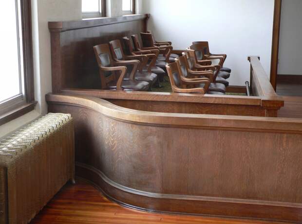 Присяжные признали бывшего сенатора Савельева виновным в покушении на убийство