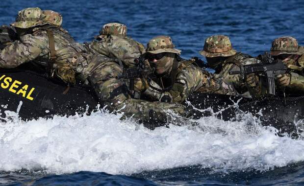 Эксперт Бражник: США понесут потери, при попытке захватить иранский остров Харк