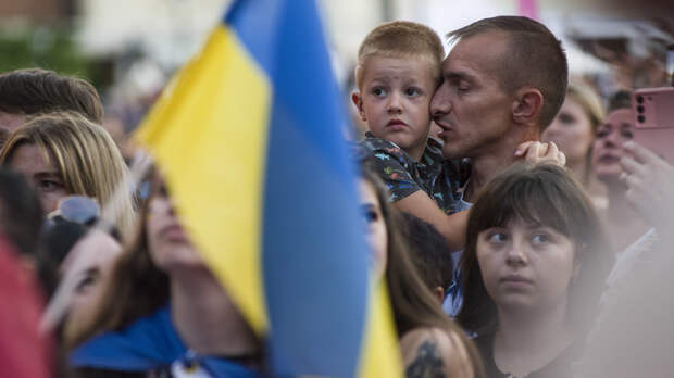 Украинцев начали выдавливать на родину в Польше: Беженцев просто поставили перед фактом