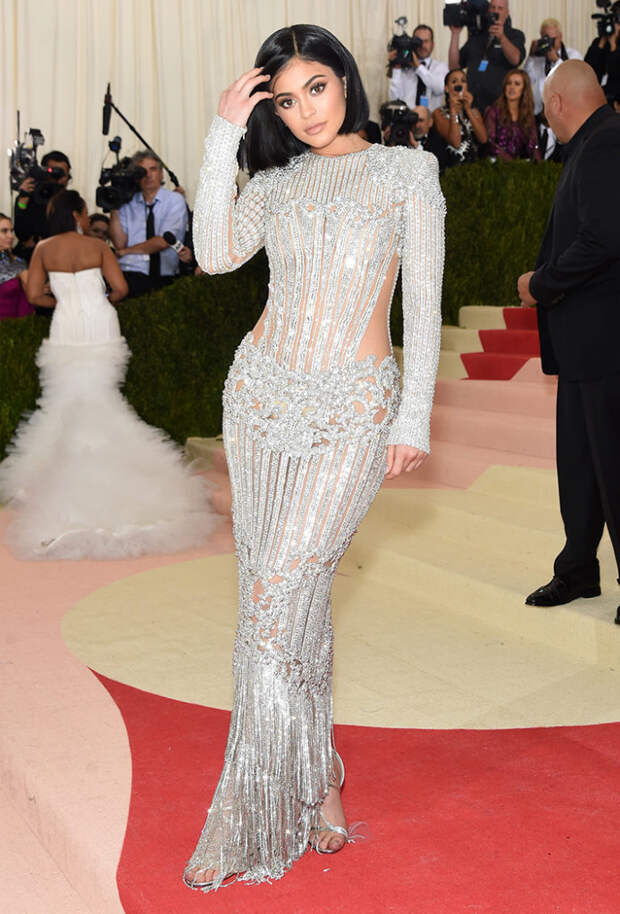kylie-jenner-met-gala-2016-red-carpet