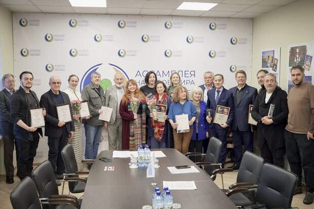 Призы кинофестиваля «Победили вместе» и Академии документального кино Китая вручили в Ассамблее Народов Мира