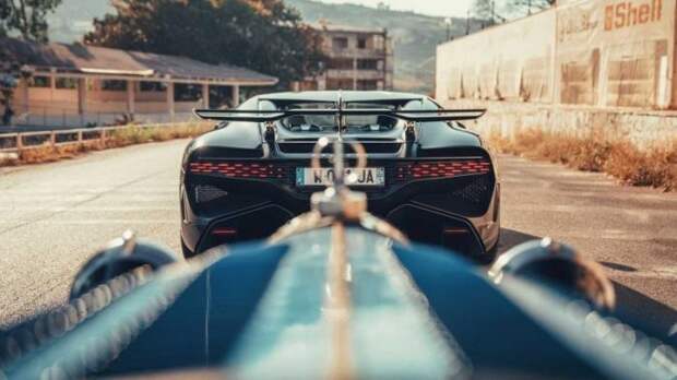 Историческая встреча Bugatti Divo и его старшего брата Type
