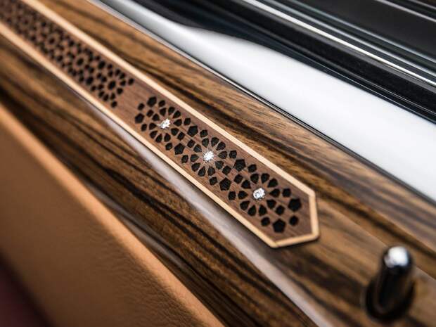 Rolls-Royce с бриллиантами для королевской семьи Rolls-Royce с бриллиантами для королевской семьи Red Diamond, ghost, rolls-royce