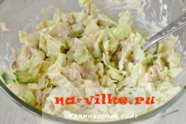 Салат из пекинской капусты с тунцом
