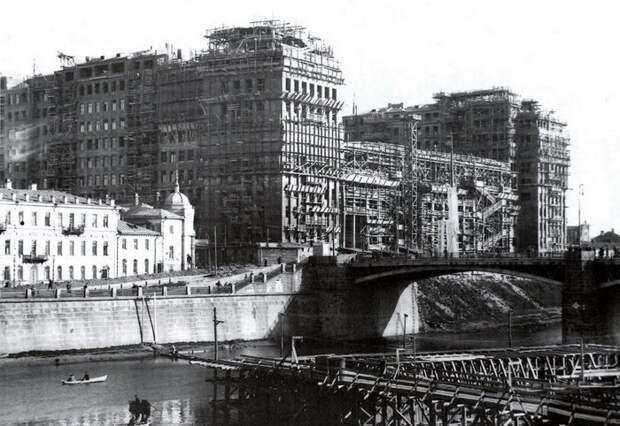 Дом на набережной, построен в 1930 году
