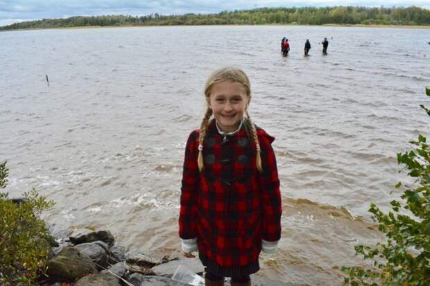 Восьмилетняя девочка во время купания в шведском озере нашла меч довикинговой эпохи Jönköpings Läns Museum, The Local, ynews, викинги, меч, находка, швеция