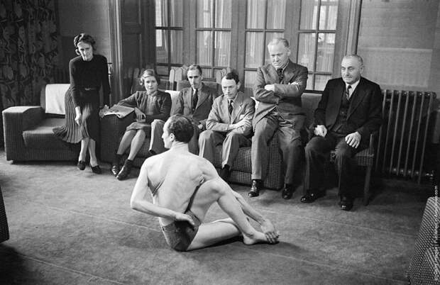 Какой была йога в прошлом веке: любопытные винтажные фото VintageYoga04 Какой была йога в прошлом веке: любопытные винтажные фото