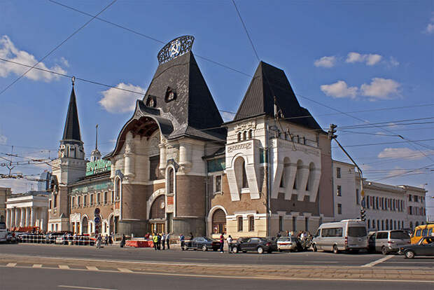 Ярославский вокзал на Комсомольской площади