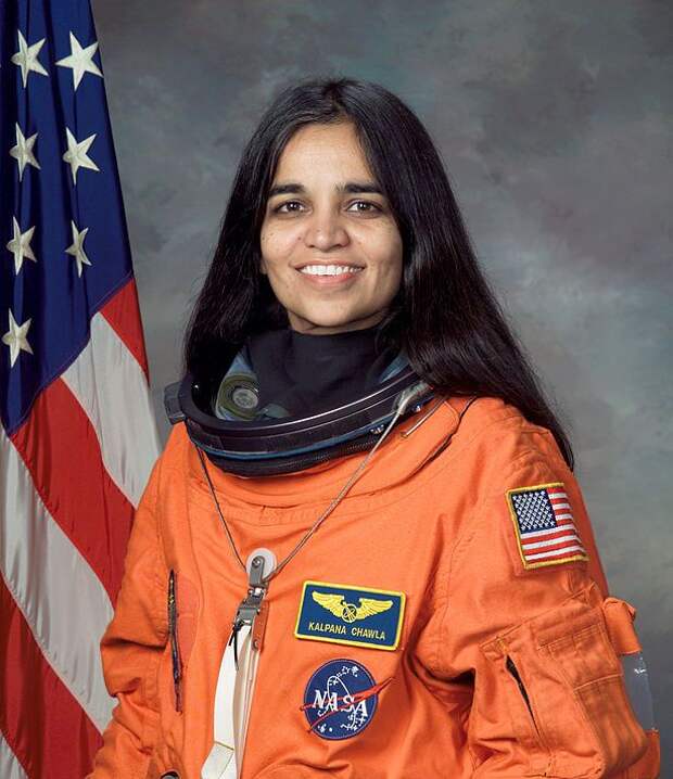 первая индйиская женщина-космонавт / астронавт Калпана Чавла. Фото