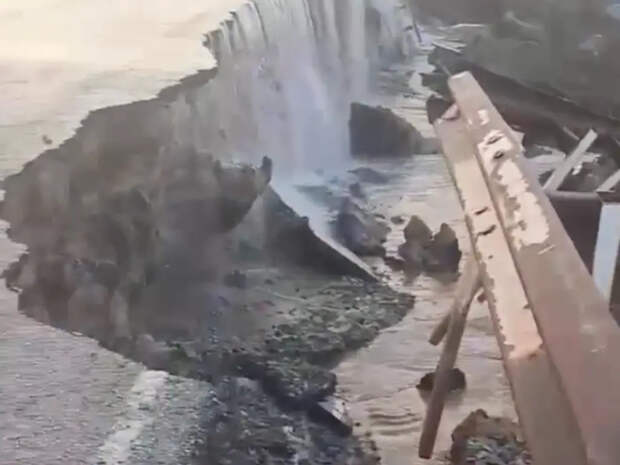 В Купинском районе из-за паводка дорогу закрыли для всех видов транспорта