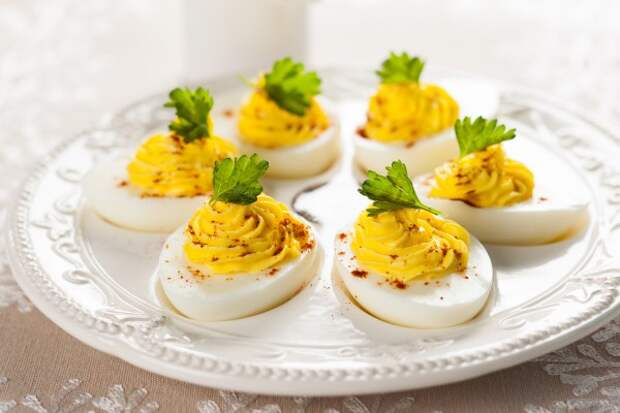 Фаршированные яйца к праздничному столу