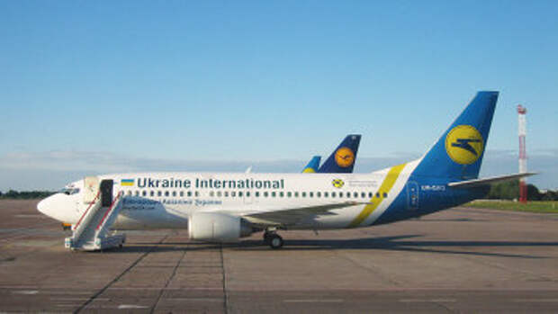 Самолеты Международных авиалиний Украины . Архивное фото