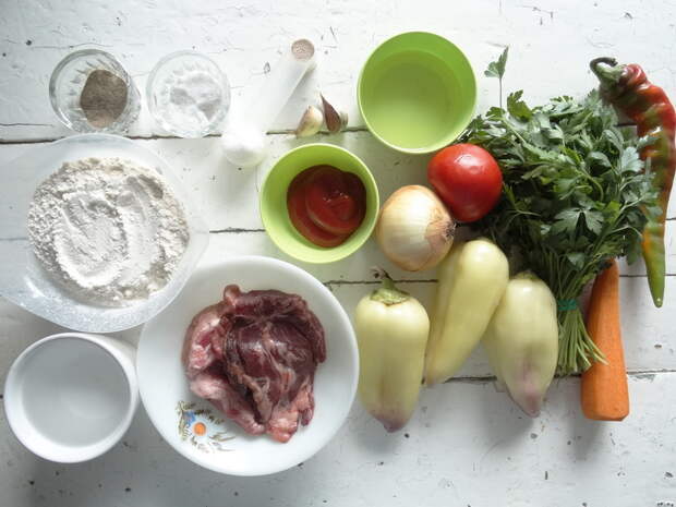 Турецкие лепёшки. В них есть мясо и овощи, много начинки и такое безумно вкусное тесто
